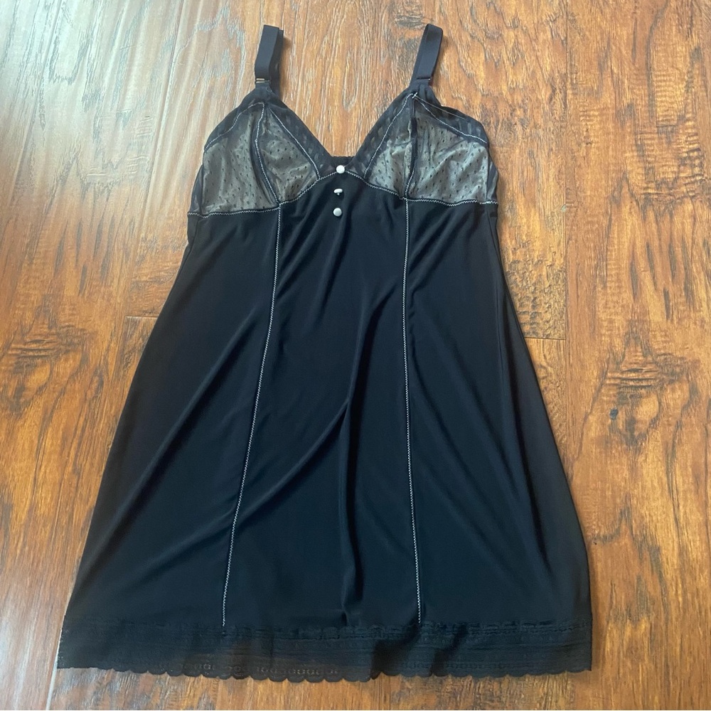 Vintage 90s y2k cosmopolitan black mini dress with cute details.